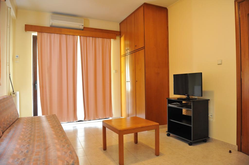 Niki Hotel Apartments Ялиссос Экстерьер фото