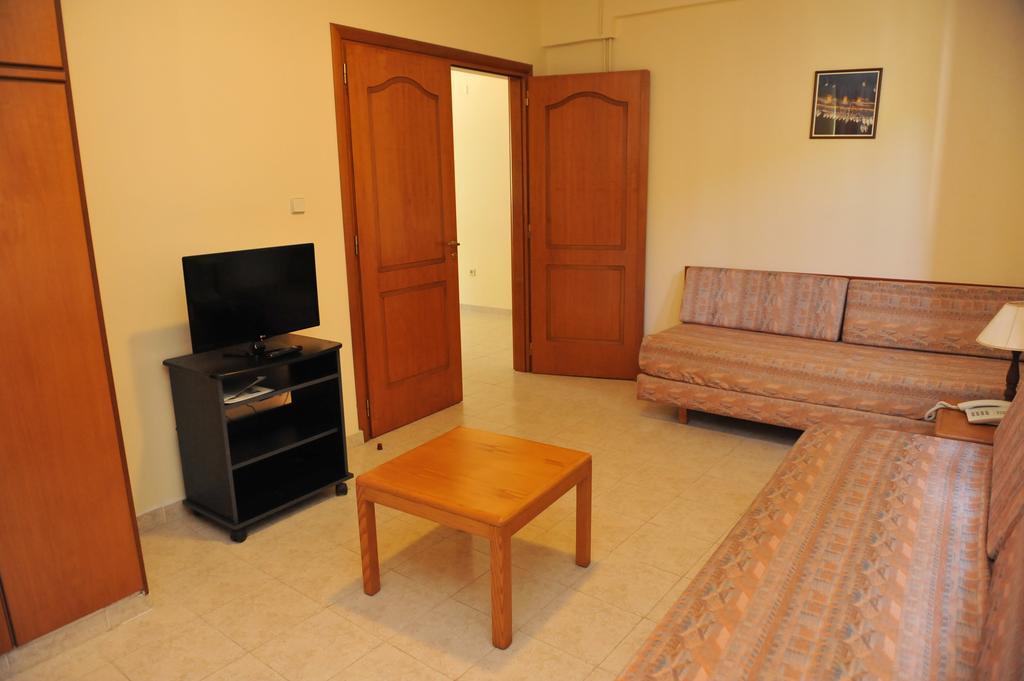 Niki Hotel Apartments Ялиссос Экстерьер фото