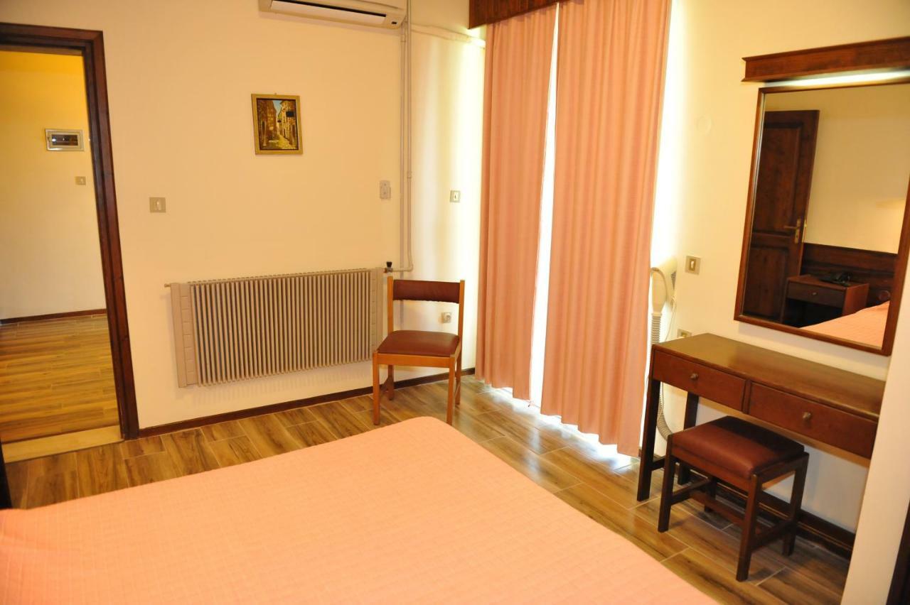 Niki Hotel Apartments Ялиссос Экстерьер фото